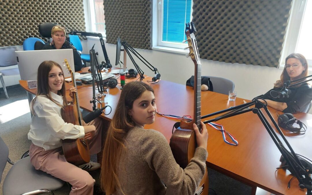 Gitaristice Roza i Helena primile su priznanje Grada Biograda na Moru za ostvaren uspjeh na međunarodnom natjecanju