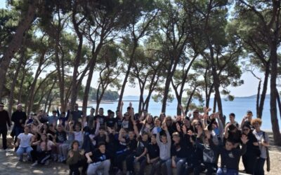 Učenici i volonteri udruženim snagama očistili plažu Soline u sklopu akcije “Zelena čistka”